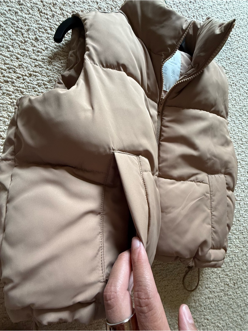 Hollister Ultimate Mini Puffer Vest - Picture 5 of 7